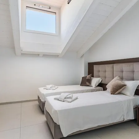 Le Dodici Porte - De Maria 7 By District